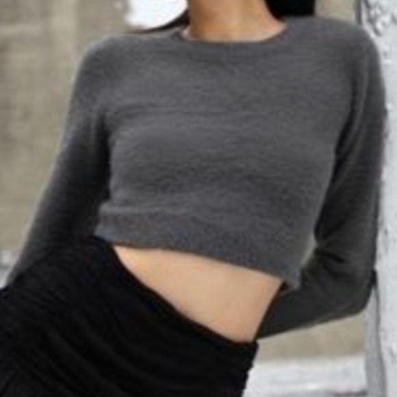 Urban Outfitters Spenser Fuzzy Crop Sweater - Picture 1 of 4